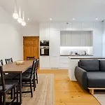 Two Bedroom Very Berry Apartment In Poznan With Desk By Noclegi Renters