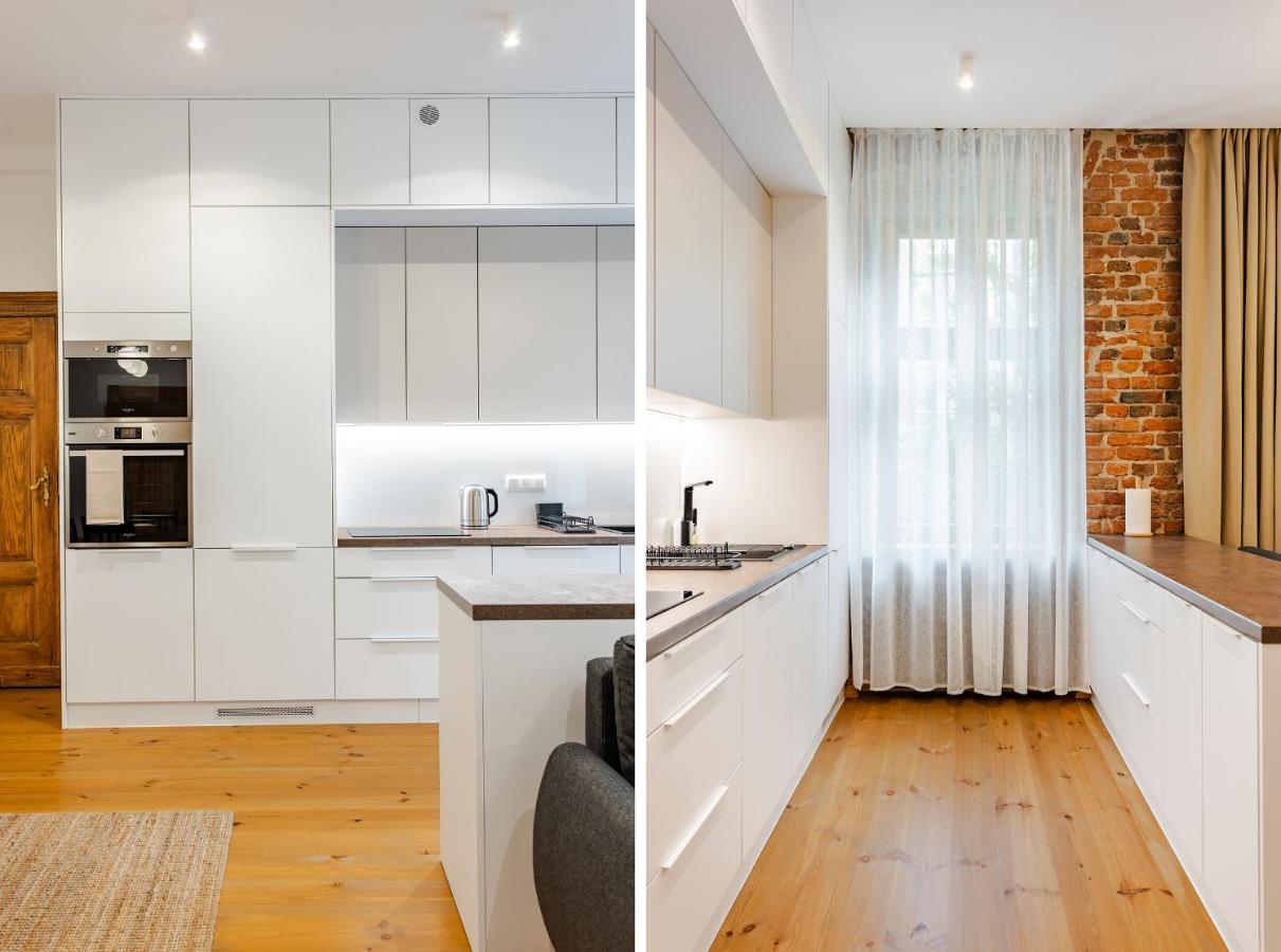Two Bedroom Very Berry In With Desk By Renters Apartment Poznan