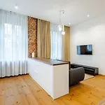 Two Bedroom Very Berry Apartment In Poznan With Desk By Noclegi Renters