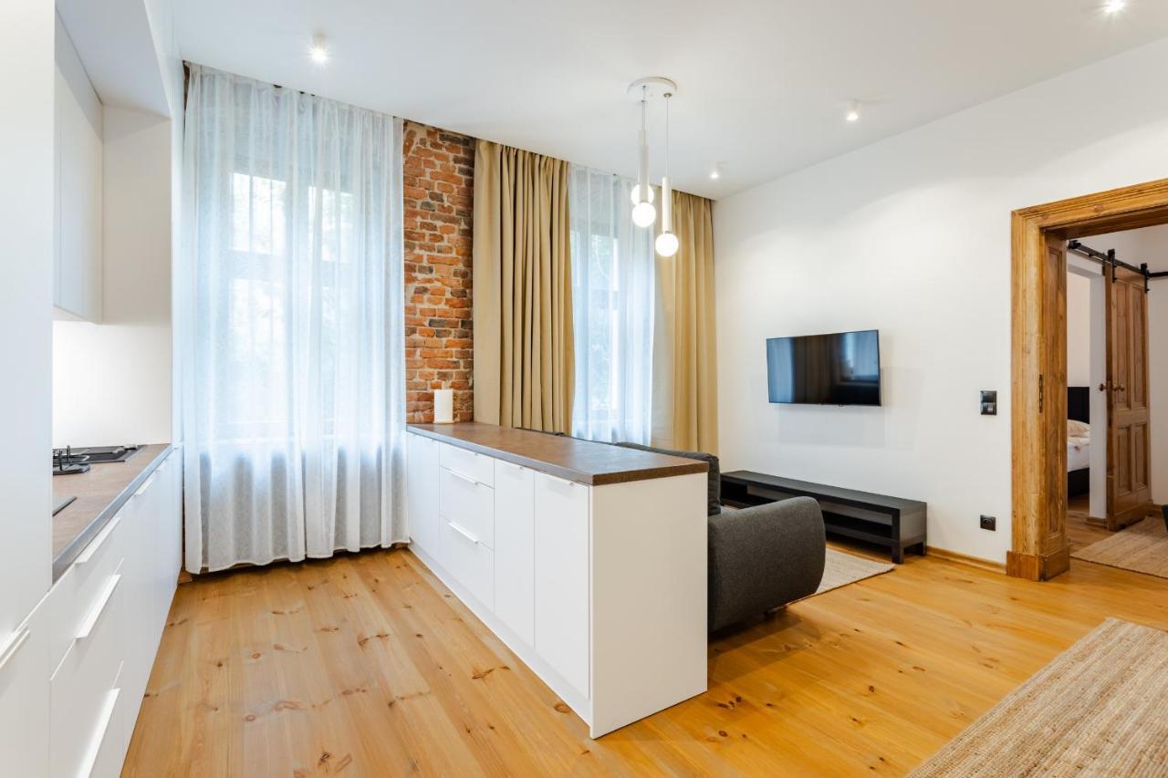 Two Bedroom Very Berry In With Desk By Renters * Poznan