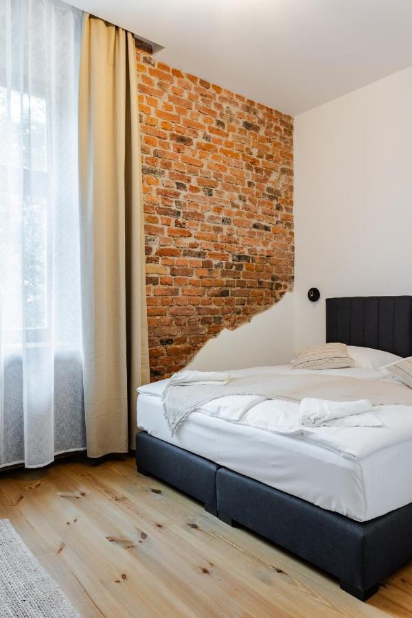 Two Bedroom Very Berry In With Desk By Renters * Poznan