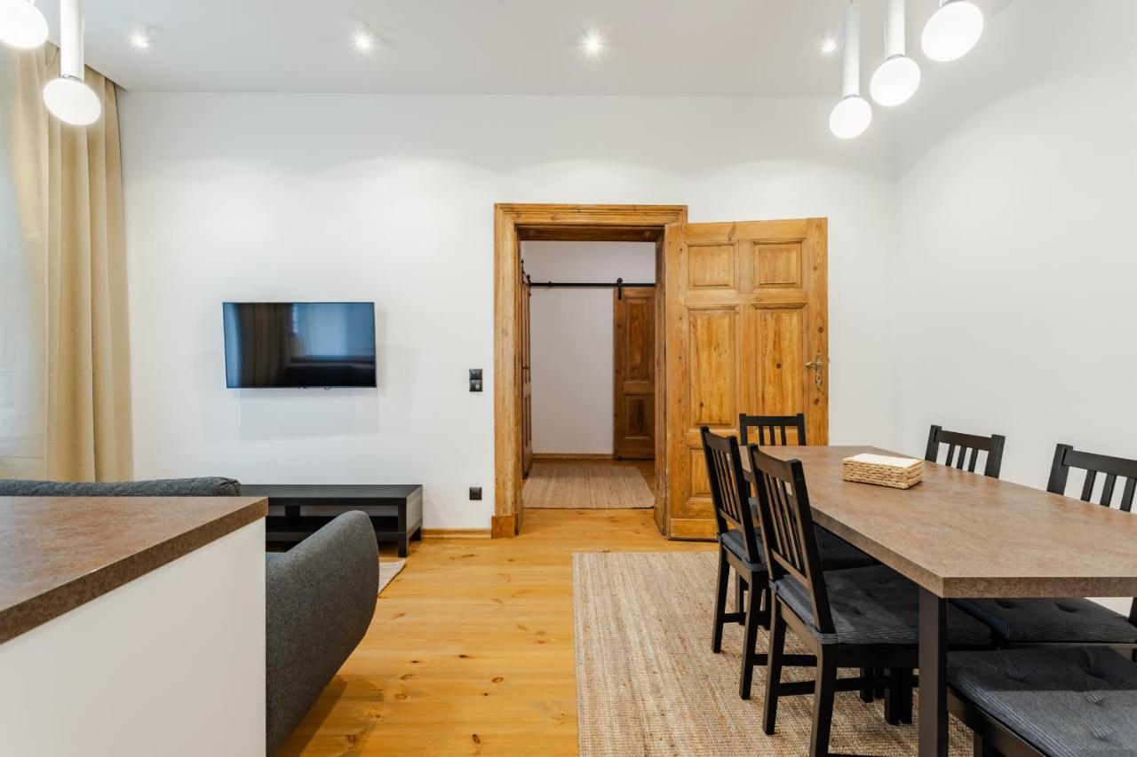 Two Bedroom Very Berry In With Desk By Renters * Poznan