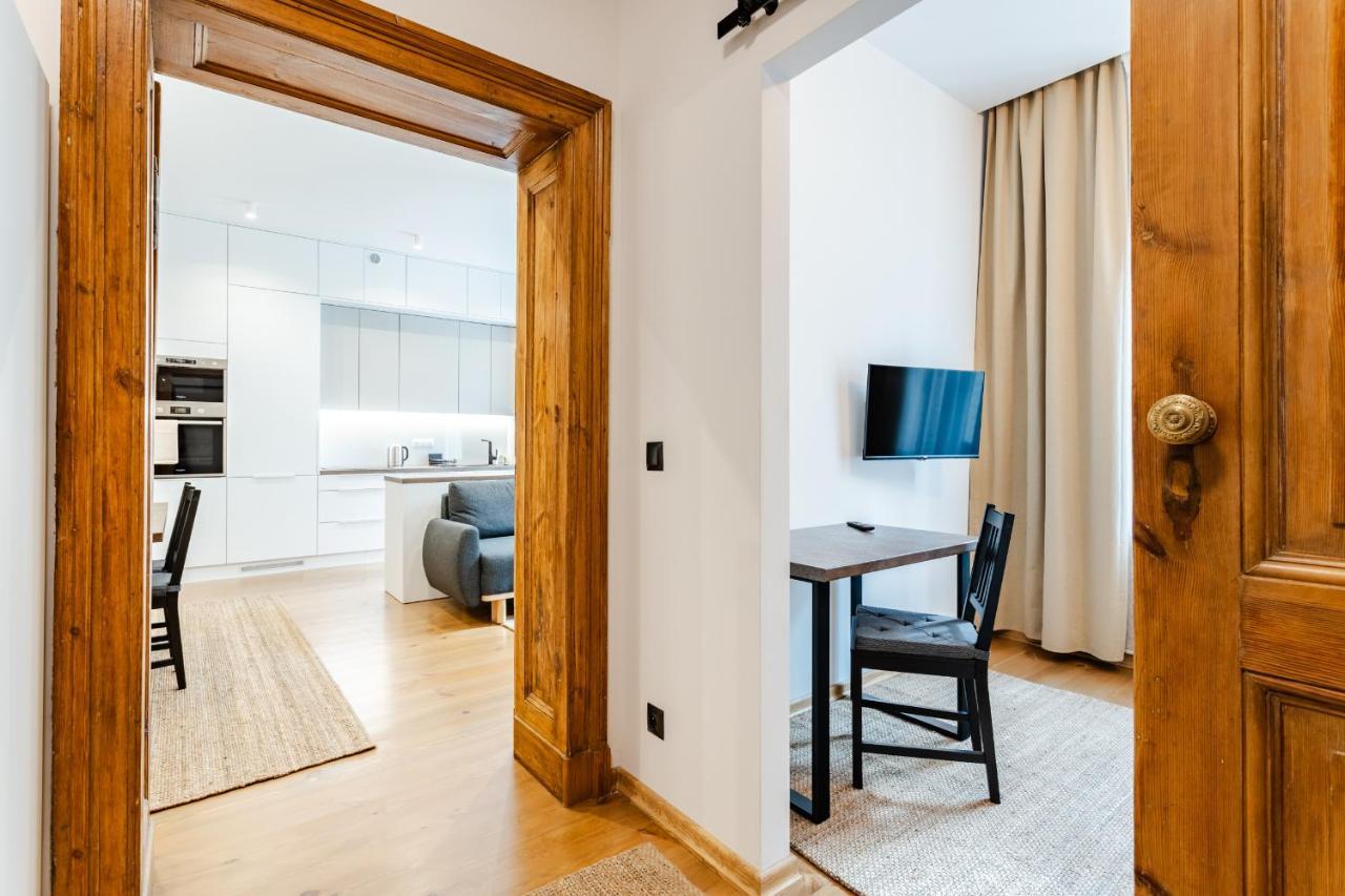 Two Bedroom Very Berry In With Desk By Renters Poznan